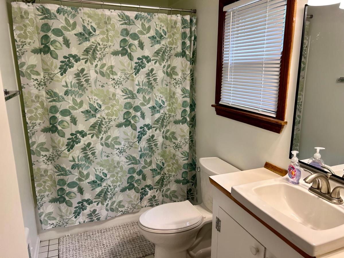 Traveler'S Den In Medford Appartement Buitenkant foto