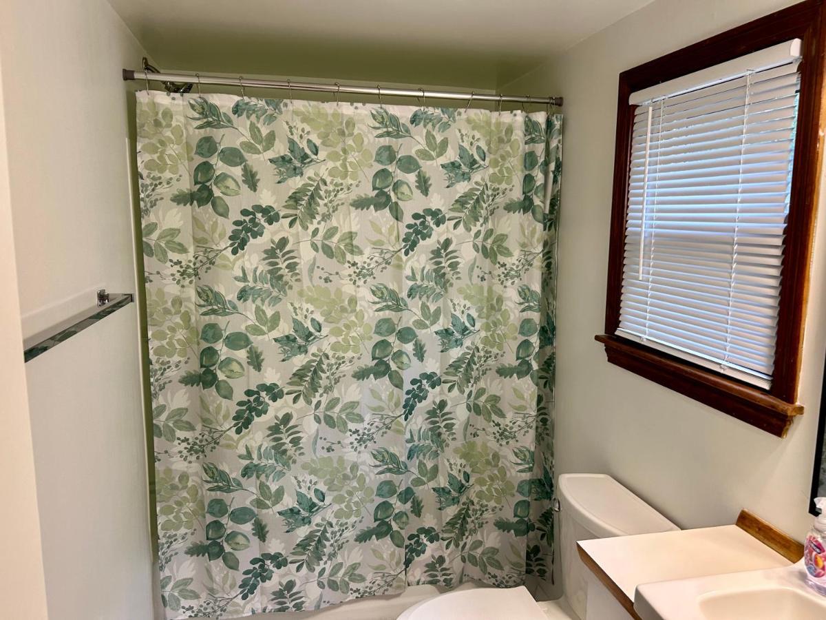 Traveler'S Den In Medford Appartement Buitenkant foto
