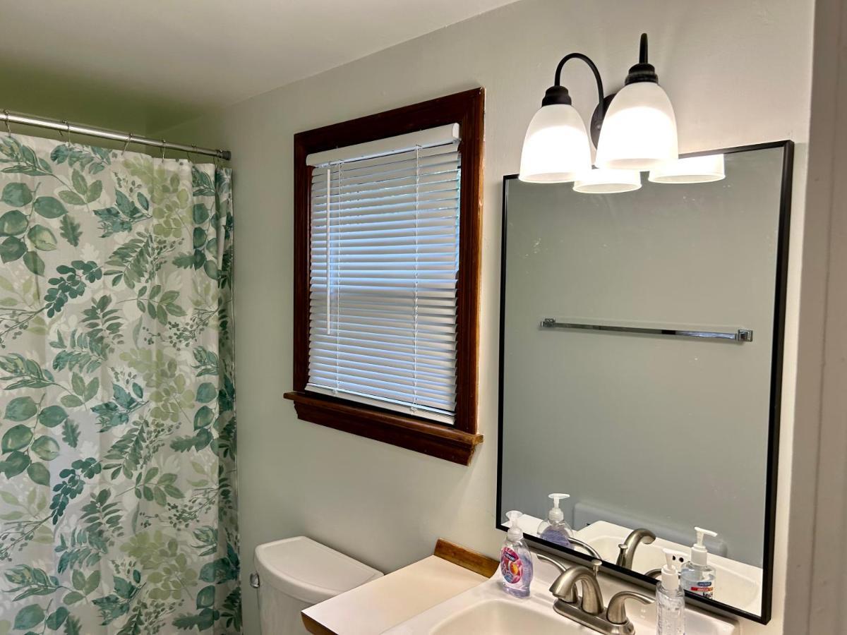 Traveler'S Den In Medford Appartement Buitenkant foto